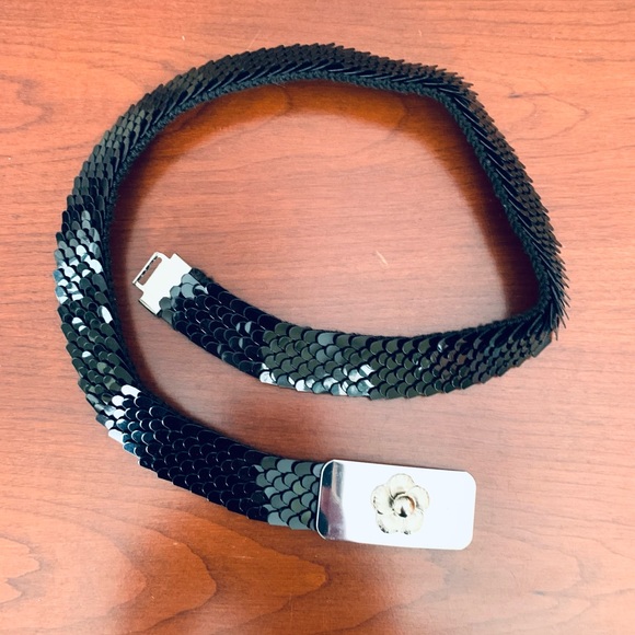 Black shiny sequined strechy elastic belt silver tone metal buckle adjustable XS - Picture 3 of 9